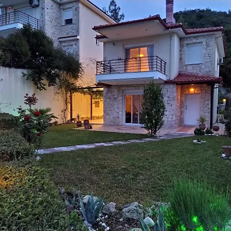 Detached House In A Quiet Place Ханиоти