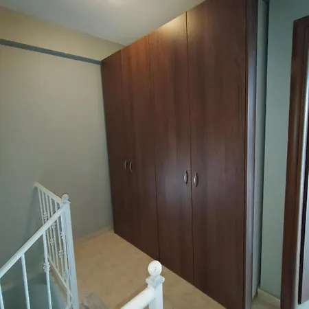 Detached House In A Quiet Place Дом отдыха Ханиоти