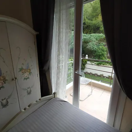 Detached House In A Quiet Place *