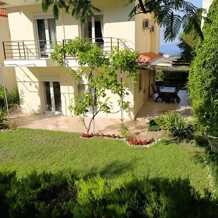 Дом отдыха Detached House In A Quiet Place