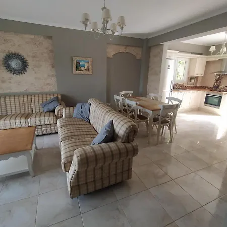 Дом отдыха Detached House In A Quiet Place *